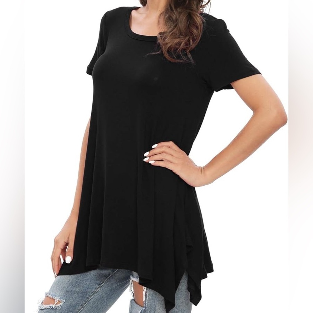 Bishuige Black Flowy Blouse